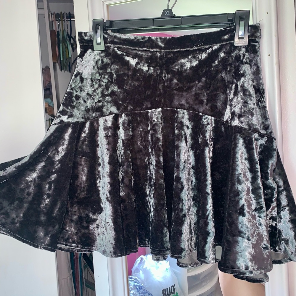 Short velvet skirt